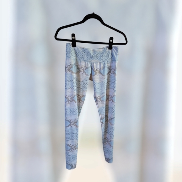 Onzie Snakeskin Leggings - Picture 1 of 3